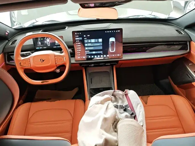 Dongfeng Yipai eπ007 2024 Extended Range 200 Ruyi Edition — Фото автомобиля 9
