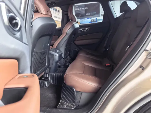 Volvo XC60 — Фото автомобиля 3