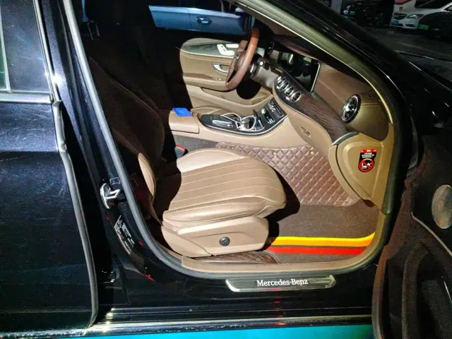 Mercedes-Benz E-Class — Фото автомобиля 8