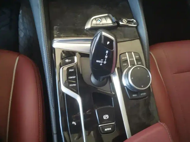BMW 5 Series — Фото автомобиля 16