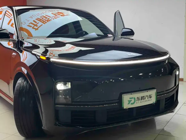 Li Auto L8 — Фото автомобиля 5