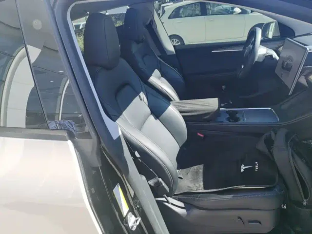 Tesla Model Y — Фото автомобиля 24