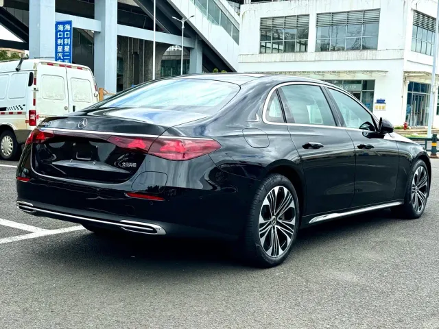 Mercedes-Benz E-Class — Фото автомобиля 4