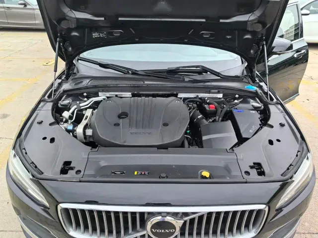 Volvo S90 — Фото автомобиля 11