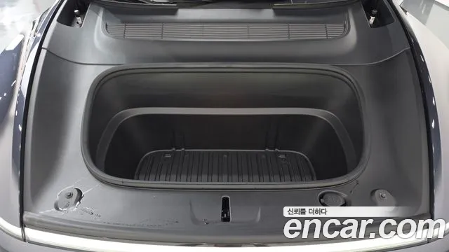 Tesla Model Y — Фото автомобиля 8