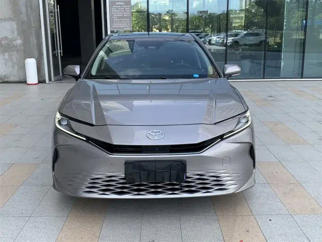 Toyota Camry — Фото автомобиля 2