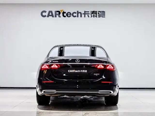 Mercedes-Benz E-Class — Фото автомобиля 5
