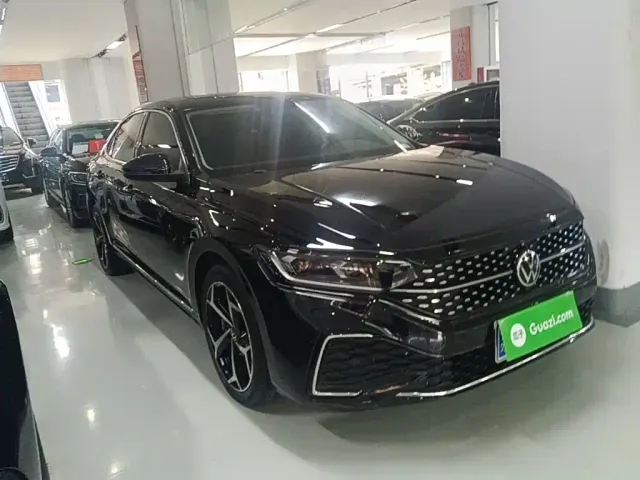 Volkswagen Passat — Фото автомобиля 3