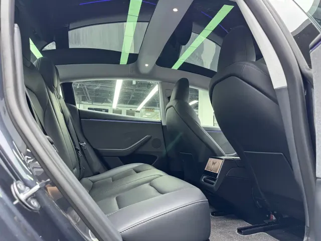 Tesla Model 3 — Фото автомобиля 7