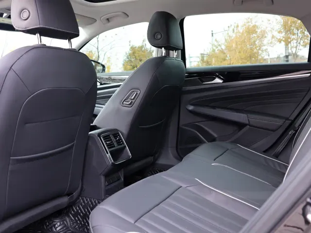 Volkswagen Passat — Фото автомобиля 10