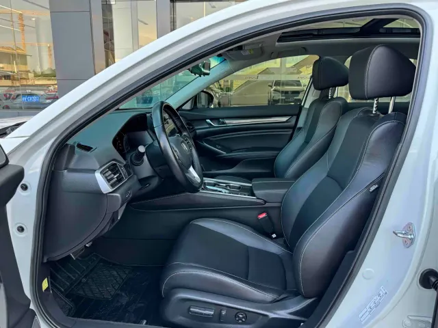 Honda Accord — Фото автомобиля 4