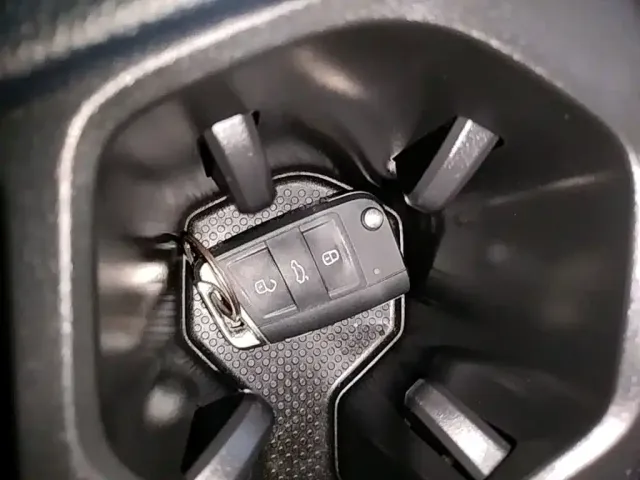 Volkswagen Tharu 2023 300TSI 2WD Moon Premium Edition — Фото автомобиля 8
