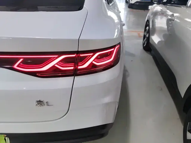 BYD Qin L — Фото автомобиля 7
