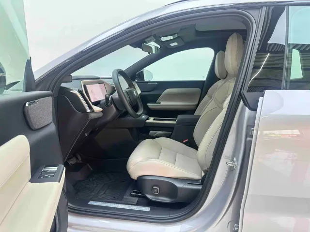 Volvo XC70 Plug-in Hybrid — Фото автомобиля 11