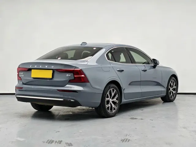 Volvo S60 — Фото автомобиля 4