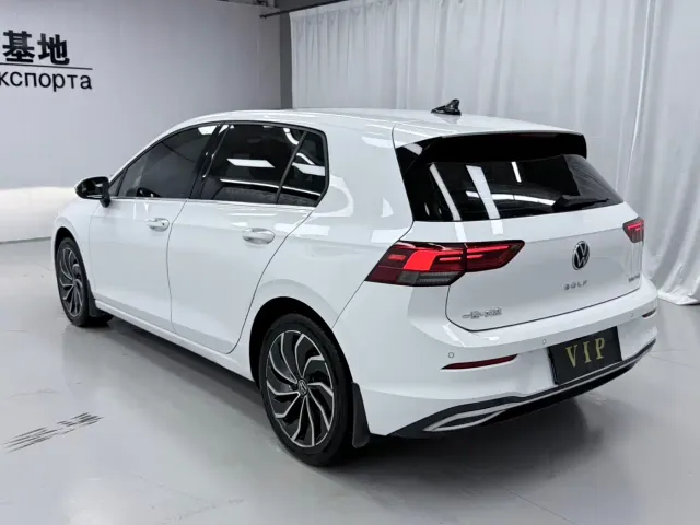 Volkswagen Golf — Фото автомобиля 4