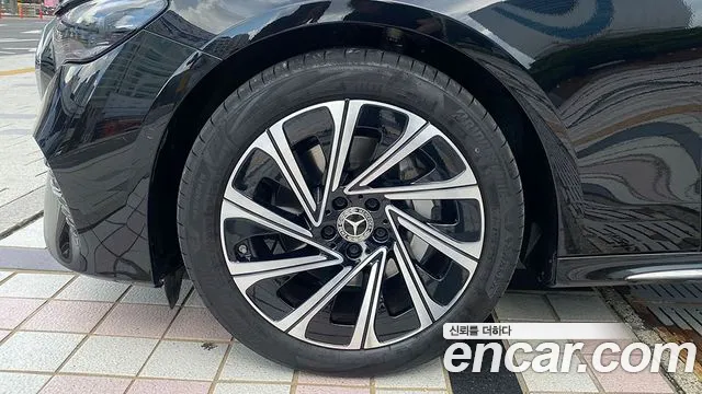 Mercedes-Benz E-Class — Фото автомобиля 18