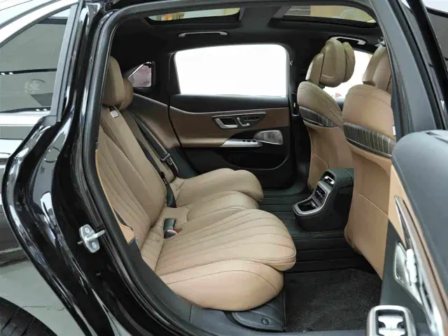 Mercedes-Benz E-Class — Фото автомобиля 13