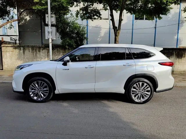Toyota Highlander — Фото автомобиля 3