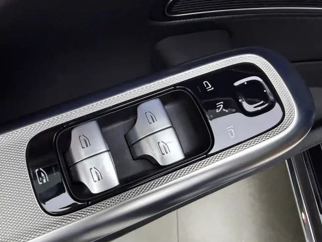 Mercedes-Benz E-Class — Фото автомобиля 17