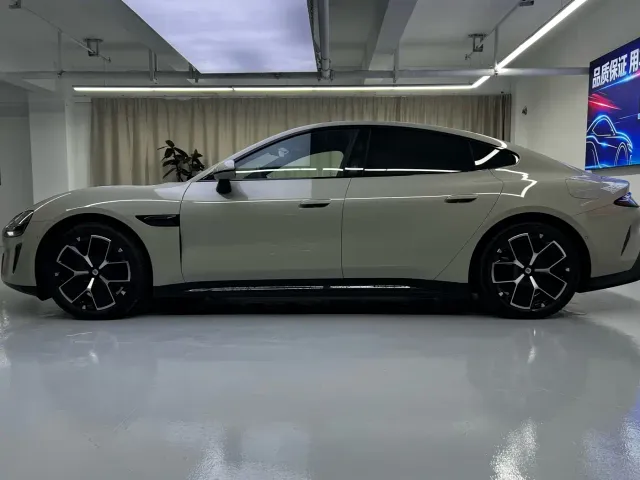 Xiaomi SU7 — Фото автомобиля 10