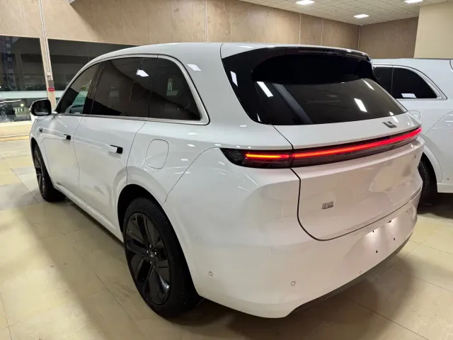 Li Auto L6 — Фото автомобиля 5