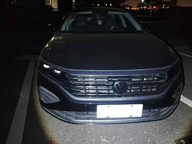 Volkswagen Passat — Фото автомобиля 2