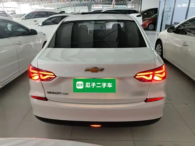 Chevrolet Monza — Фото автомобиля 5