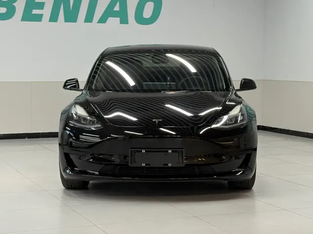 Tesla Model 3 — Фото автомобиля 2