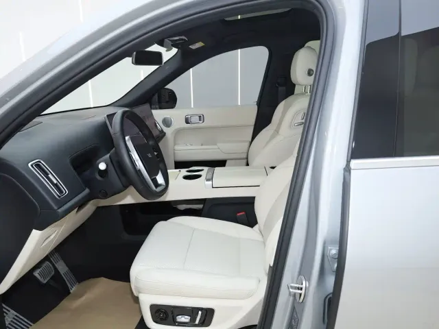 Li Auto L8 — Фото автомобиля 9