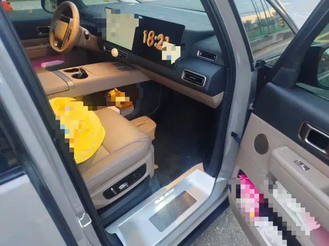 Li Auto MEGA — Фото автомобиля 19