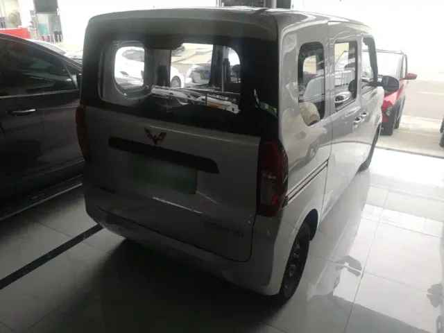 Wuling Zhiguang NEV — Фото автомобиля 6