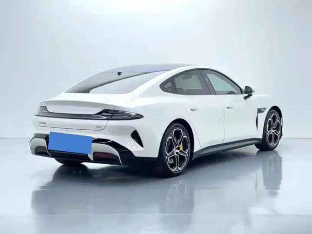 Xiaomi SU7 — Фото автомобиля 4