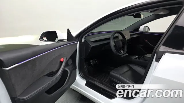 Tesla Model 3 — Фото автомобиля 10