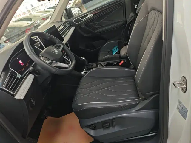Volkswagen Tiguan L — Фото автомобиля 14
