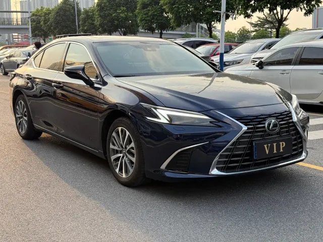 Lexus ES — Фото автомобиля 3