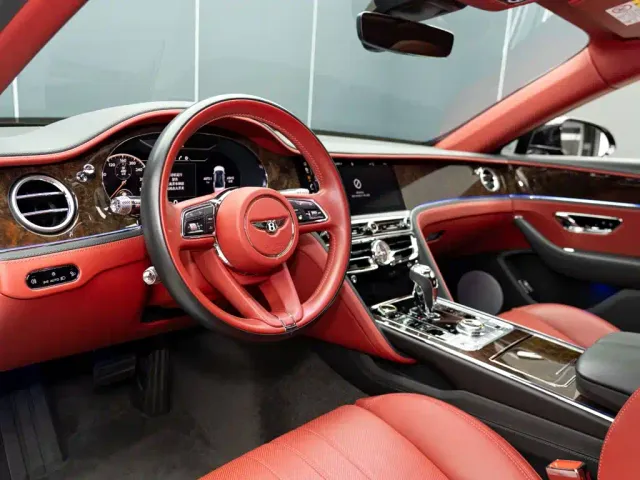 Bentley Flying Spur — Фото автомобиля 10