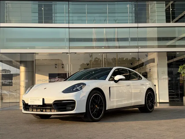 Фотография автомобиля — Porsche Panamera