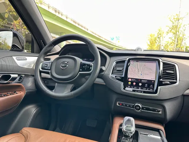 Volvo XC90 — Фото автомобиля 10
