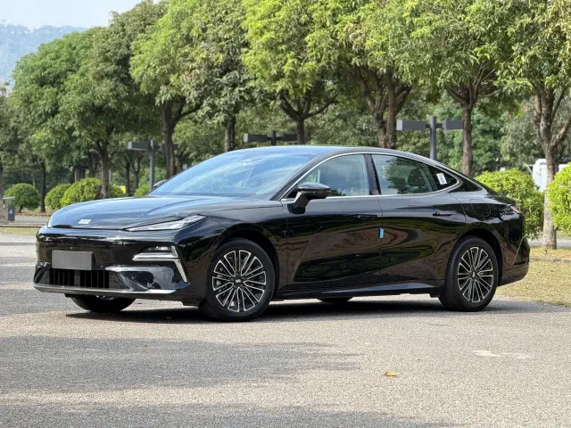 Фотография автомобиля — Geely Galaxy Xingyao 8