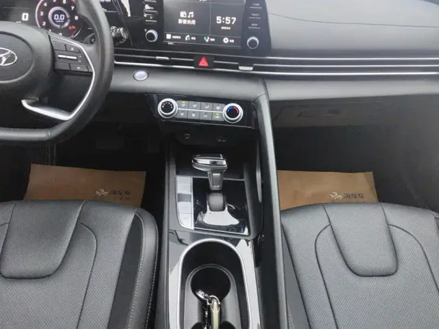 Hyundai Elantra — Фото автомобиля 16