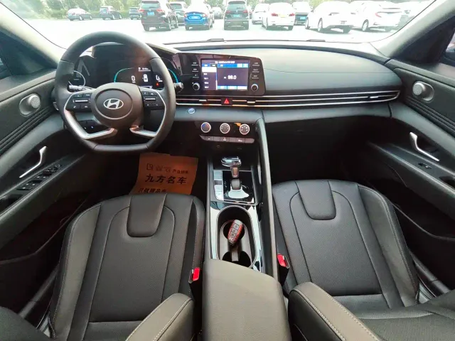 Hyundai Elantra — Фото автомобиля 11