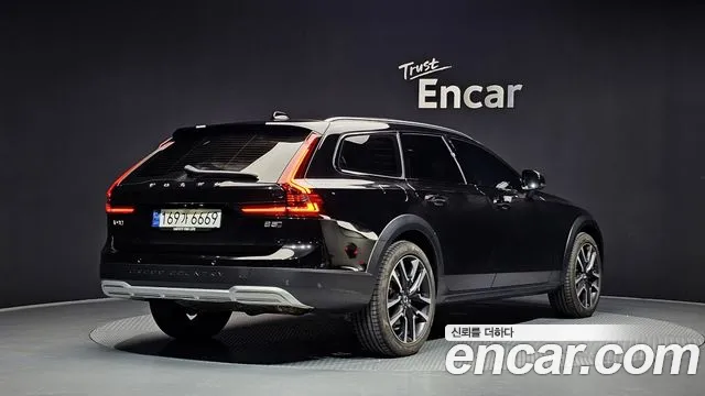 Вольво V90 — Фото автомобиля 2