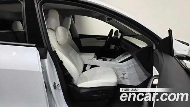 Tesla Model Y — Фото автомобиля 16