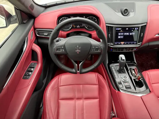 Maserati Levante — Фото автомобиля 10