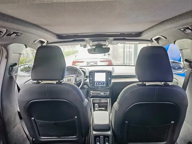 Volvo XC40 — Фото автомобиля 8