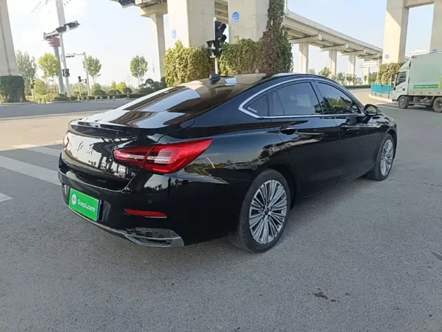 Hongqi H5 — Фото автомобиля 6