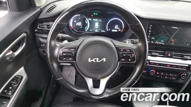 Kia Niro — Фото автомобиля 20