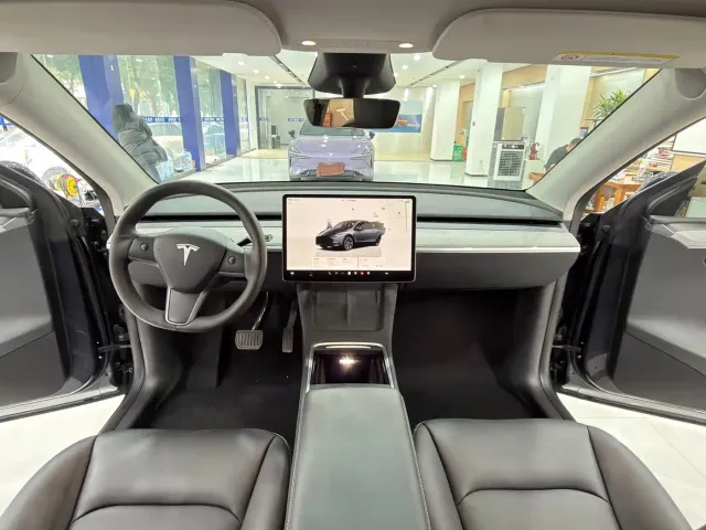 Tesla Model Y — Фото автомобиля 5