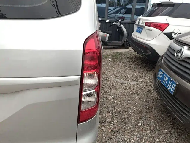 Wuling Hongguang V — Фото автомобиля 23